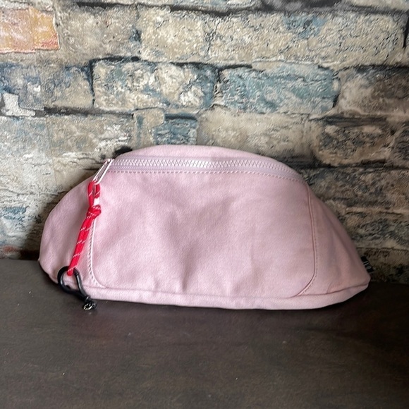 NWT Gap Pink Canvas Fanny Pack - Picture 1 of 4